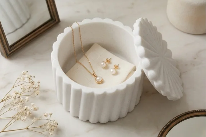 Sculpted Flute Box