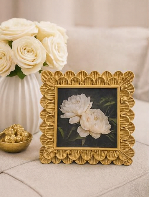 Vintage Scalloped Gold Photo Frame