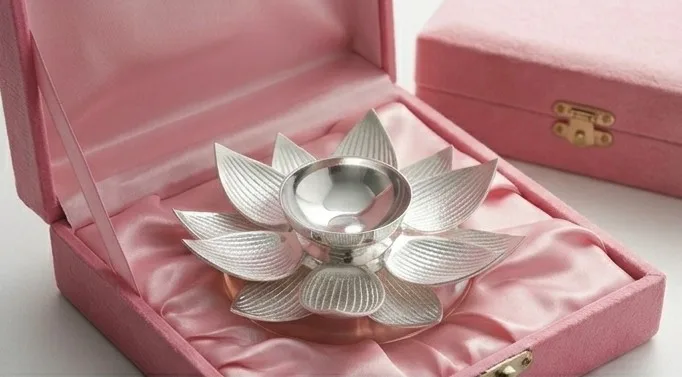 Petal Tealight Holder With Box